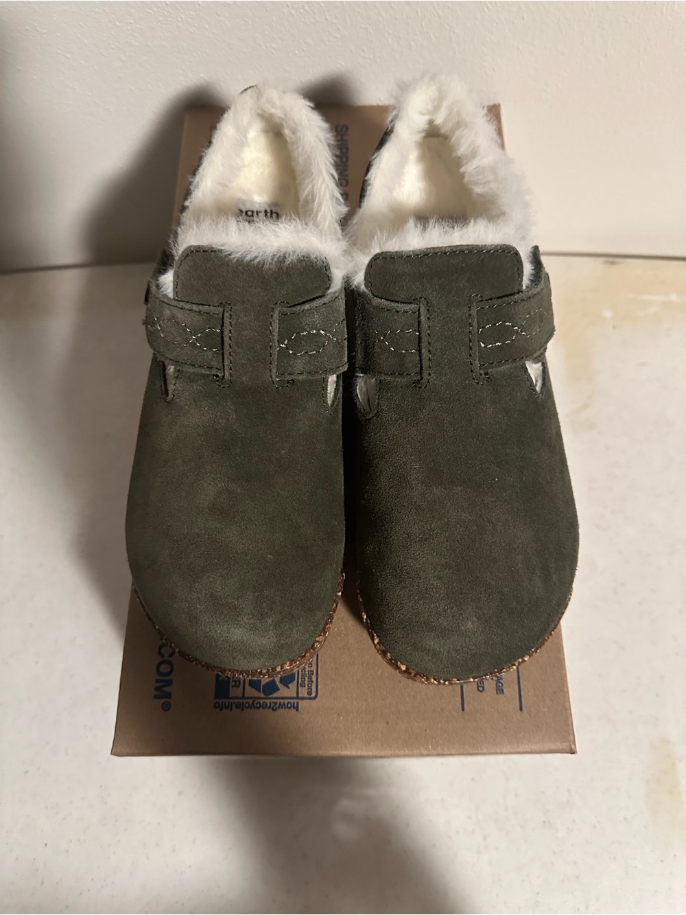 Earth Origins Aurora Jade Olive Suede Faux Fur Clogs Women’s 8M NWOB - Picture 3 of 6